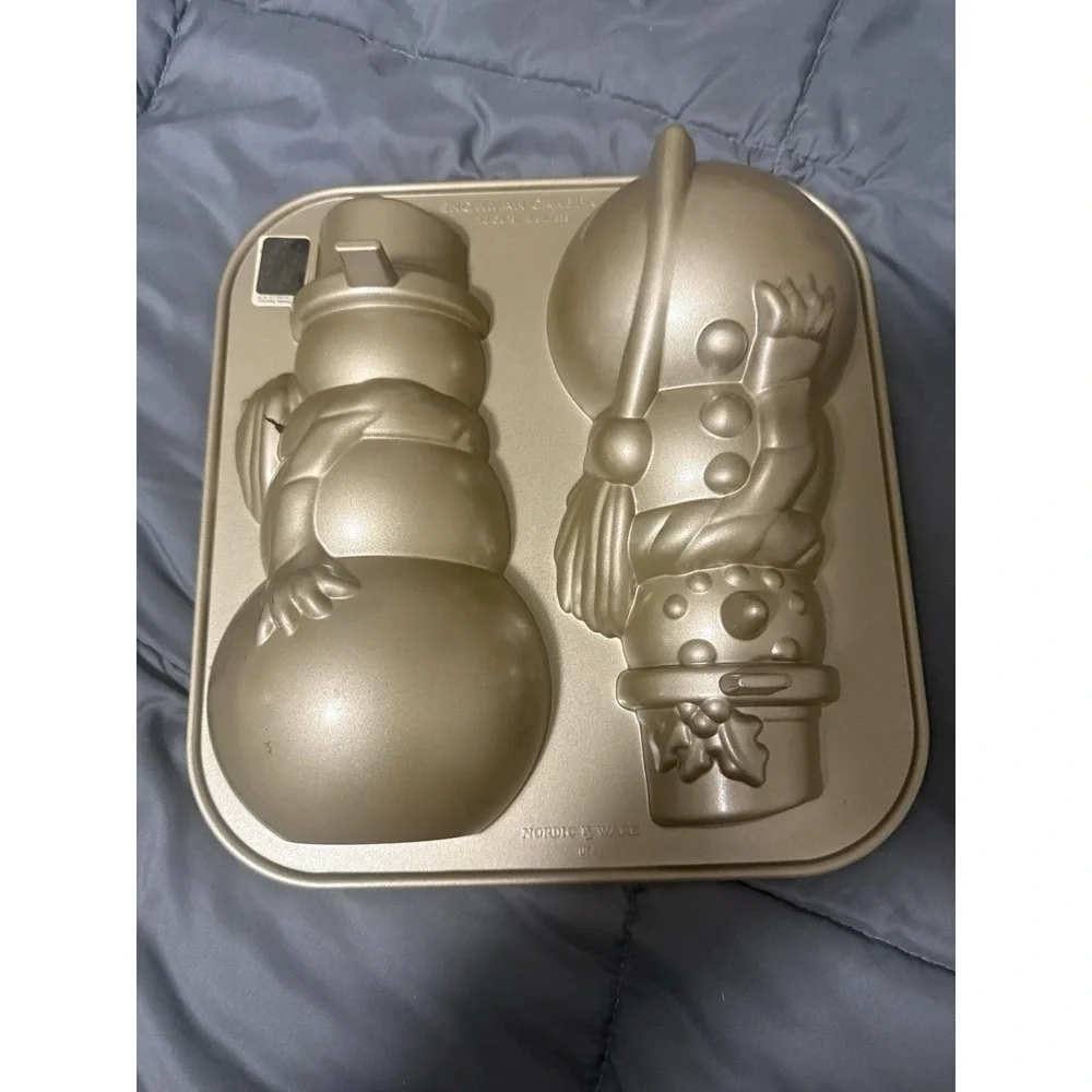 Williams Sonoma EXCLUSIVE Nordic Ware Nonstick Cast Aluminum 3D Snowman Pan